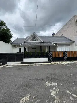 Rumah Retro Klasik Dalam Perumahan Jalan Kaliurang Km 13