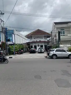 DIJUAL RUMAH  LOKASI PALING STRATEGIS JALAN UTAMA BUKITTINGGI SUMBAR