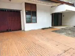 rumah lama depan Jalan 2.jalur Bisa kntr dn usaha