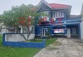 RUMAH CANTIK TEMBOK BIRU PERUMAHAN GRAN TARUMA