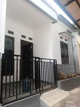 Rumah 300juta-an di Lenteng agung 3 menit stasiun.univ Pancasila