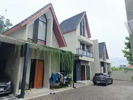 RUMAH BARU 2 LANTAI SCANDINAVIAN COLOMADU (TINGGAL 1 UNIT)