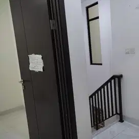 MURAH BGT! DISEWA RUMAH 2 LT ADA 4 AC LAVON CIKUPA DEKAT SUVARNA