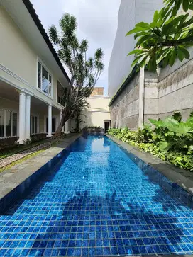 DIJUAL RUMAH MEWAH DEKAT SENOPATI KEBAYORAN BARU  JAKSEL.