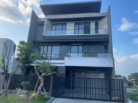 Dijual Baru Elite Mewah + Rooftop, Emerald Mansion Citraland - sby