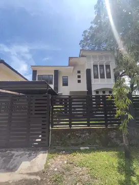 DIJUAL RUMAH FULLFURNISH TENGAH KOTA DALAM PERUMAHAN REGENCY