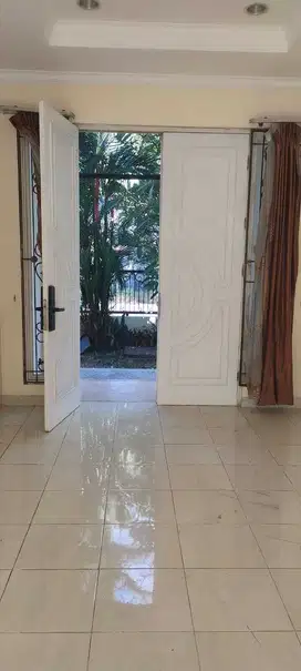 Dijual Rumah Cantik di Royal Residence Pulogebang, Jakarta Timur