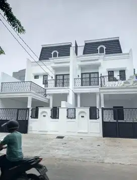 Rumah mewah di Komplek Pajak Kurang maangu Pondok Aren