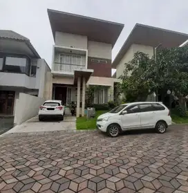 rumah di perumahan elite Ijen nirwana dekat MOG, alun-alun, UB.