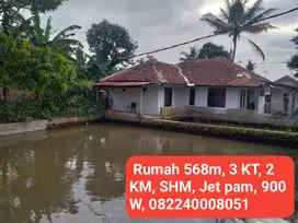 Rumah ada kolam ikan, dekat Kantor Desa Cimanggung, Parakan muncang.