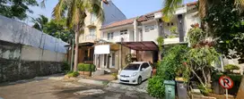 Disewa Rumah di Panorama Townhouse Lebak Bulus. Bagus.