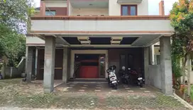 Rumah dgn Halaman Luas di Sevilla BSD SERPONG