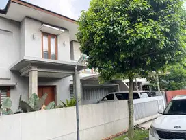 Rumah Mewah Cantik Asri di Komplek Batununggal Kota Bandung