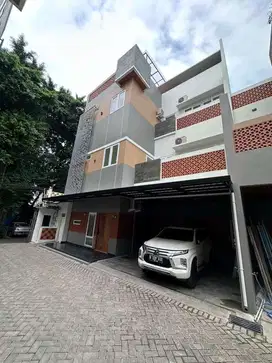 Rumah baru siap Huni Jagakarsa,banyak bonusnya dan private rooftop