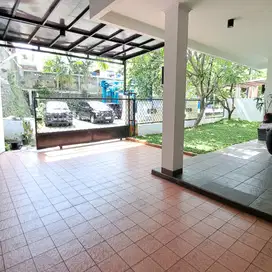 Rumah Luas Disewakan Bagus Asri Hoek Ada Taman Bintaro Jaya Sektor 5