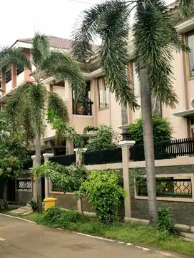 Rumah Mewah Siap Huni Ada Kolam Renang Di Taman Duren Sawit