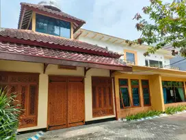 Di Jual Rumah dg suasana yg tenang JL. MONGINSIDI , Surabaya Pusat