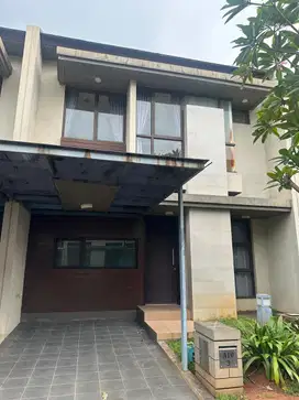 Disewakan Rumah cantik di Vanya Park BSD
