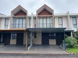 Disewakan Rumah di Crystal Timur Summarecon Mutiara