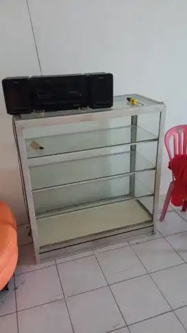 Etalase kaca 1,1 x 1 meter