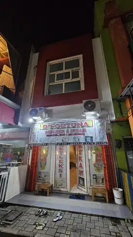 Di Sewakan Ruko Canadian Broadway di Kota Wisata Cibubur
