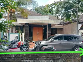 rumah mewah bagus rapi full furnish dekat gor manahan solo