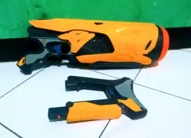 Mainan tembakan NERF SWARMFIRE 20 dart.mesinnya otomatis.pakai batrey