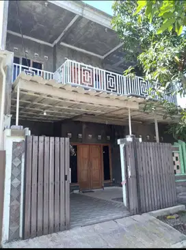 Dijual Rumah 2 lantai, baru renovasi, Tropodo, Sidoarjo