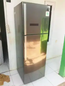 Kulkas 2 pintu merk Sharp