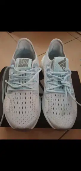 Di Jual Sepatu ADIDAS Bekas Rasa Baru (Tidak pernah di pakai )