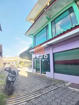 DISEWAKAN BANGUNAN 3 LANTAI LUAS DITEPI JALAN BANTUL