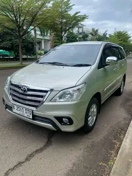 Toyota Kijang Innova G 2.0cc at Bensin 2014