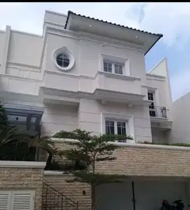 RUMAH MEWAH CLUSTER PRIVATE POOL DI PAKUBOWONO AREA KEBAYORAN