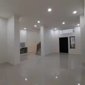 Jual Rumah  Siap Huni dan Nyaman Jl. Gombel Semarang Selatan -10080