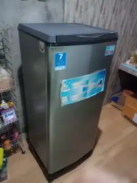 Lemari es Aqua 1 pintu