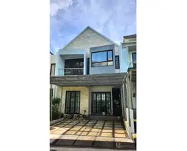 Di Jual Rumah mewah 2 lantai siap huni di lengkapi berbagai fasilitas