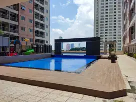 Apartemen Cantik 2BR View Pool Puncak Bukit Golf dkt Lenmark