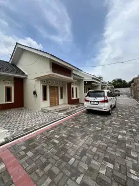 Rumah Dalam Perumahan Utara Bandara Adisucipto 10 Menit Ke Amplaz