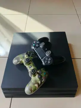 Ps 4 Pro slim 1TB + 2 controller (bekas)