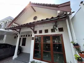 Rumah Cantik, 1 lantai, 4 Kamar Tidur, Baru Renovasi di Jakarta Barat