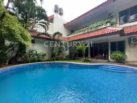 Area Tenang Rumah Homey Dijual Dengan Kolam Renang Di Kemang