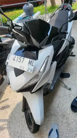 Vario 125 2018 putih murah BU lengkap plat L hidup matic