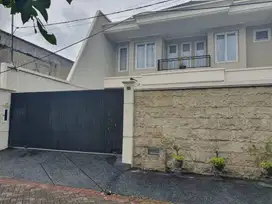 RUMAH AMERICAN STYLE SIMPANG DARMO PERMAI UTARA II ,SHM, LT.415M