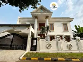 Rumah Mewah di BSD Timur dengan Kolam Renang & Rooftop
