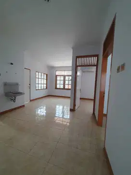 Disewakan, Rumah Rapih Siap Huni Sudah Renov Di Janur Elok, Nego