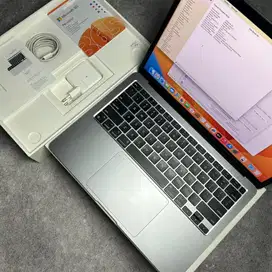 Macbook Air M1 256GB Silver BH 100 CC 32 Garansi Ibox aktif 7 Okt 2025