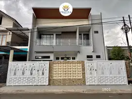 Rumah Minimalis Modern dengan Kolam Renang di di Jalan Utama