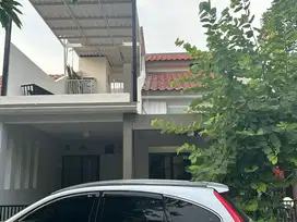 Puri Surya jaya Rumah pojok  Jarang ada nyaman banyak tanaman
