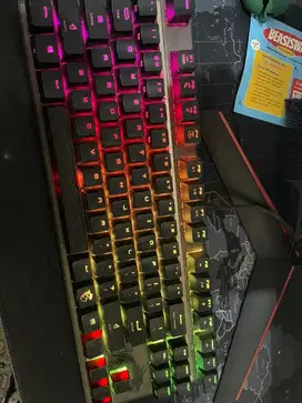 Keyboard gaming MSI gk70 murahh like new