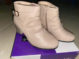 Sepatu boots laviola
